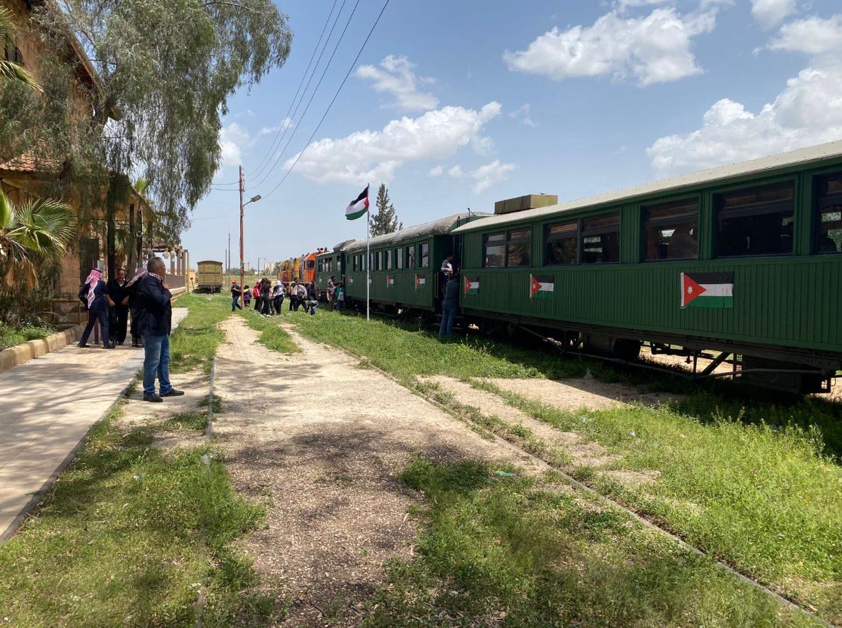 الخط الحجازي ولجنة المجتمع المحلي بماركا يحتفلان بيوم العلم.